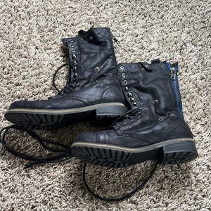 Combat boots